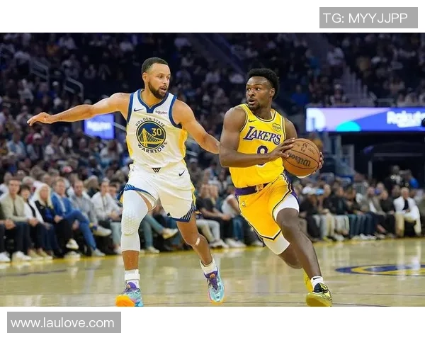 2019年NBA季前赛勇士队与湖人队精彩对决回顾与分析